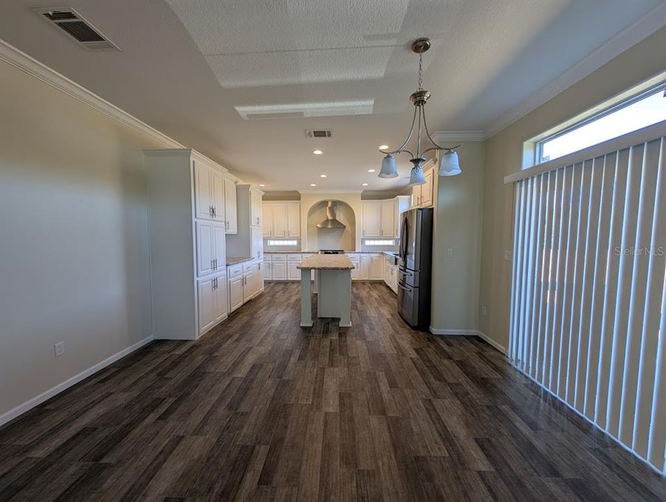 En Venta: $370,000 (3 camas, 2 baños, 2040 Pies cuadrados)