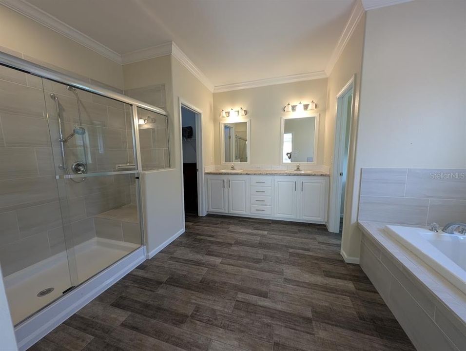 En Venta: $370,000 (3 camas, 2 baños, 2040 Pies cuadrados)