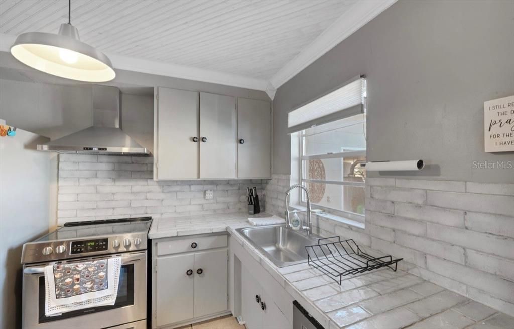 For Sale: $354,900 (3 beds, 2 baths, 1515 Square Feet)