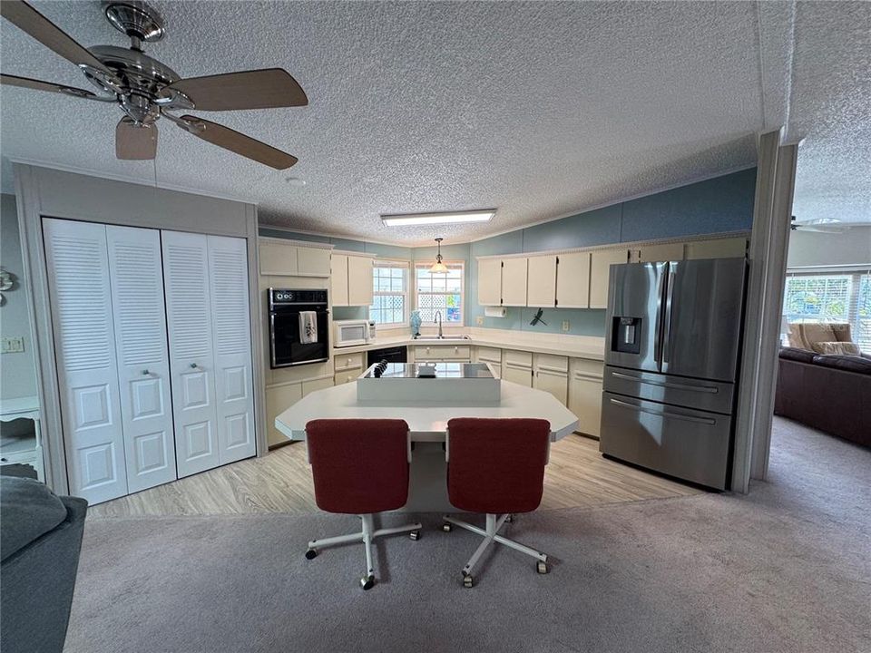 For Sale: $200,000 (2 beds, 2 baths, 1620 Square Feet)