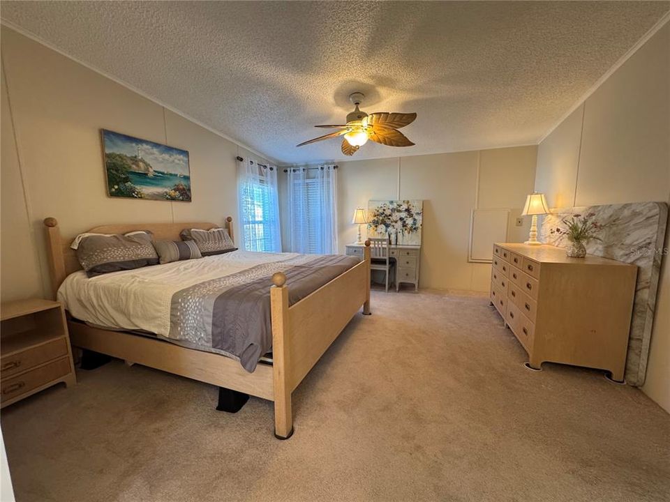 For Sale: $200,000 (2 beds, 2 baths, 1620 Square Feet)