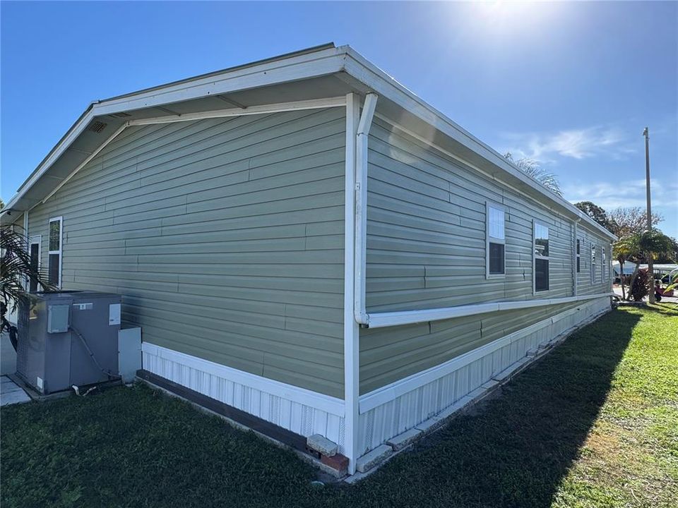 For Sale: $200,000 (2 beds, 2 baths, 1620 Square Feet)