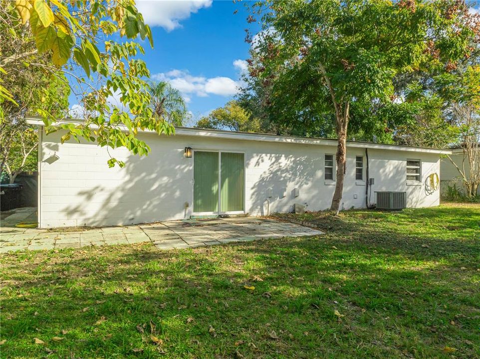 For Rent: $2,000 (3 beds, 2 baths, 1019 Square Feet)