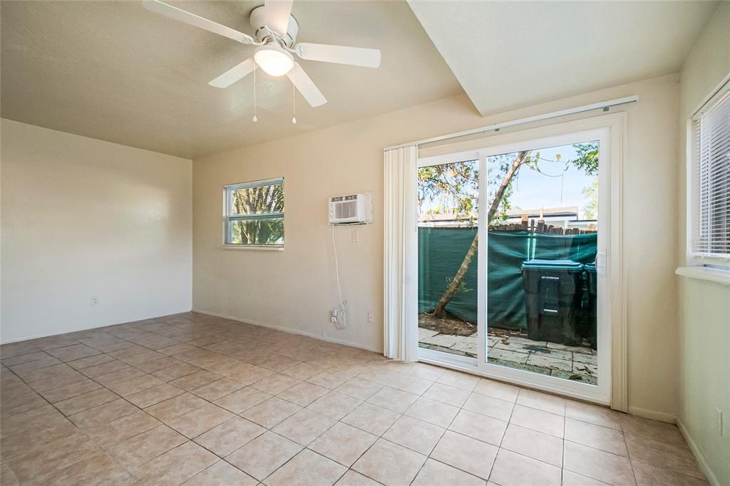For Rent: $2,000 (3 beds, 2 baths, 1019 Square Feet)