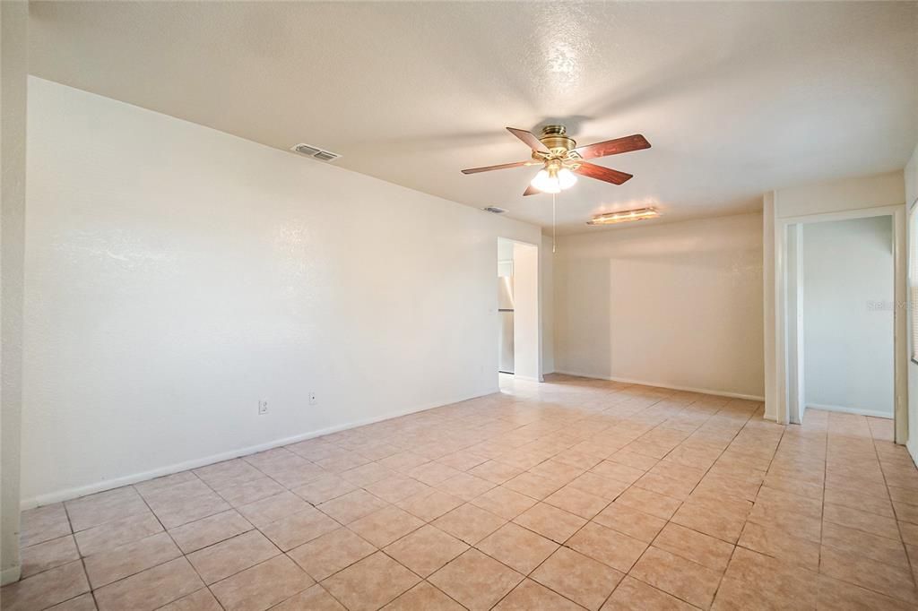 For Rent: $2,000 (3 beds, 2 baths, 1019 Square Feet)