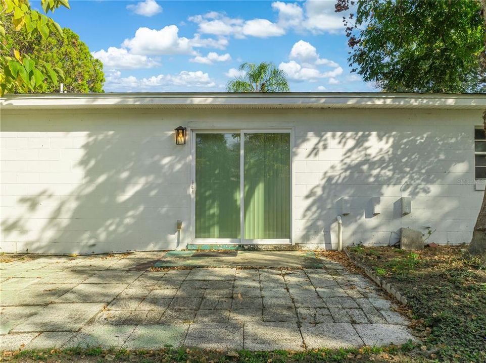 For Rent: $2,000 (3 beds, 2 baths, 1019 Square Feet)