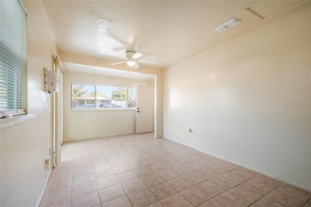 For Rent: $2,000 (3 beds, 2 baths, 1019 Square Feet)