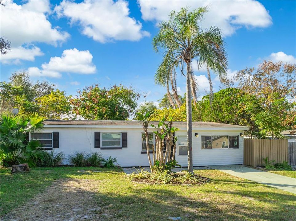 For Rent: $2,000 (3 beds, 2 baths, 1019 Square Feet)