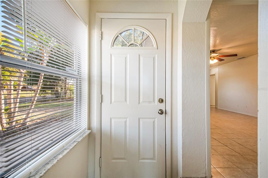 For Rent: $2,000 (3 beds, 2 baths, 1019 Square Feet)