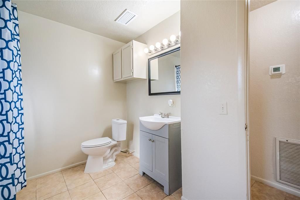 For Rent: $2,000 (3 beds, 2 baths, 1019 Square Feet)