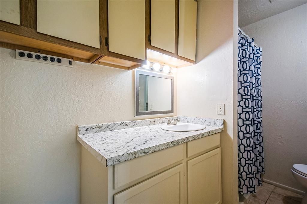 For Rent: $2,000 (3 beds, 2 baths, 1019 Square Feet)