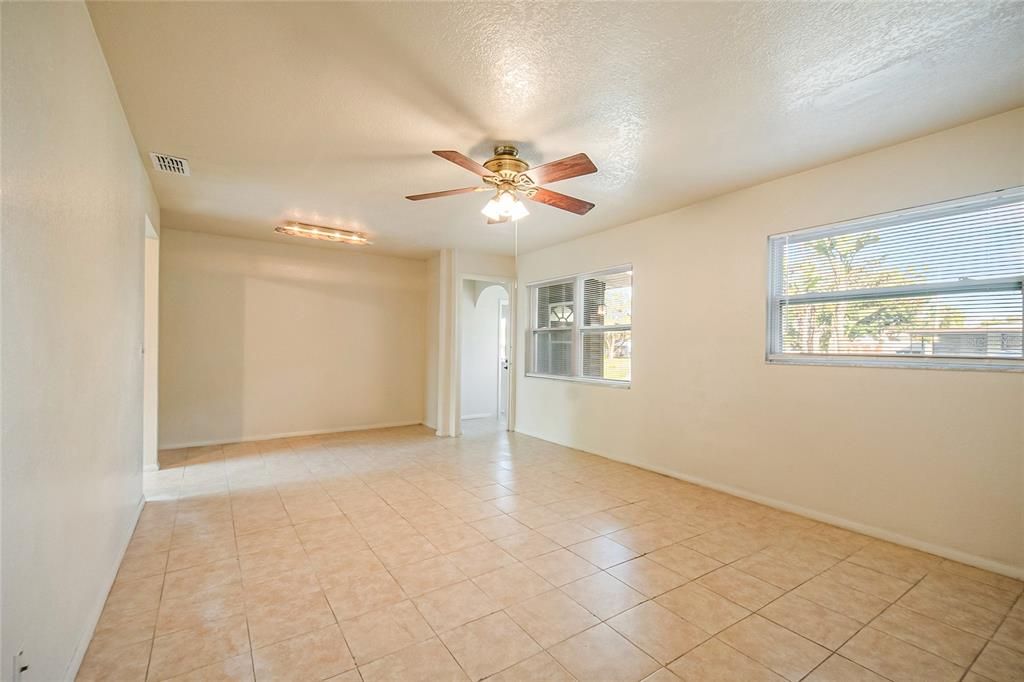 For Rent: $2,000 (3 beds, 2 baths, 1019 Square Feet)