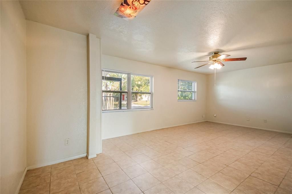 For Rent: $2,000 (3 beds, 2 baths, 1019 Square Feet)