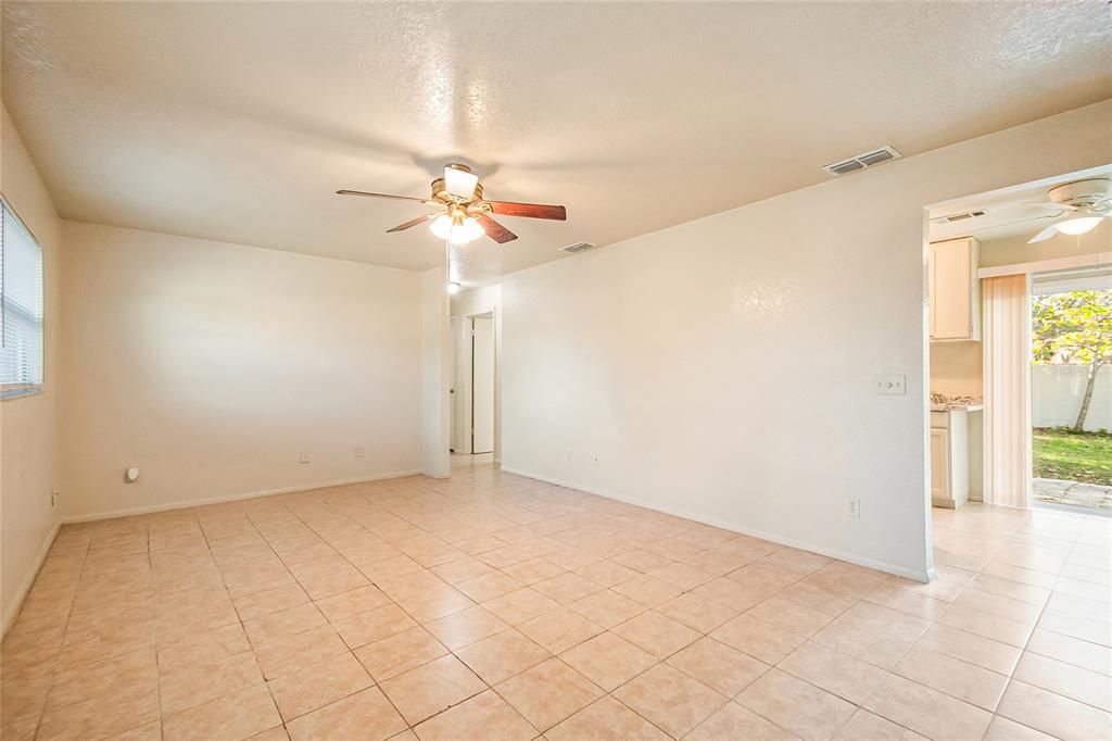 For Rent: $2,000 (3 beds, 2 baths, 1019 Square Feet)