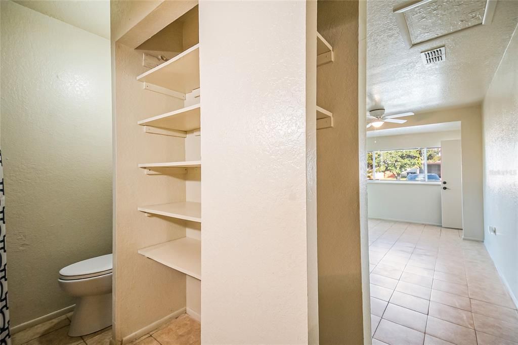 For Rent: $2,000 (3 beds, 2 baths, 1019 Square Feet)