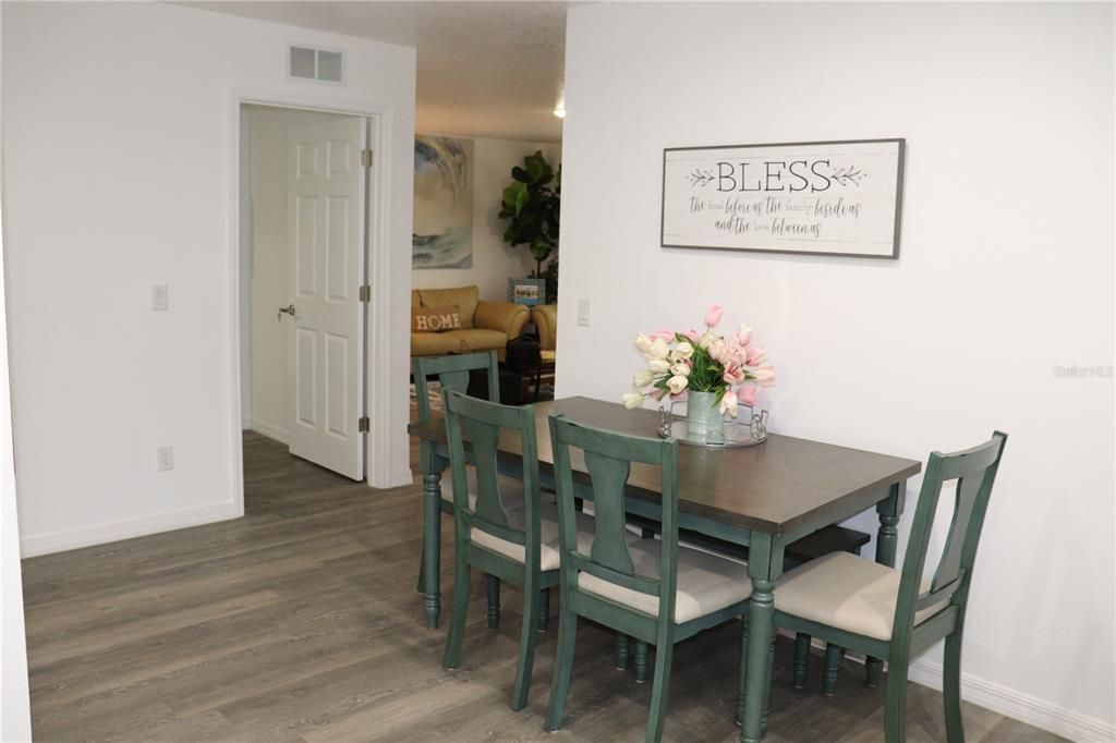 待售: $229,000 (4 贝兹, 2 浴室, 1411 平方英尺)