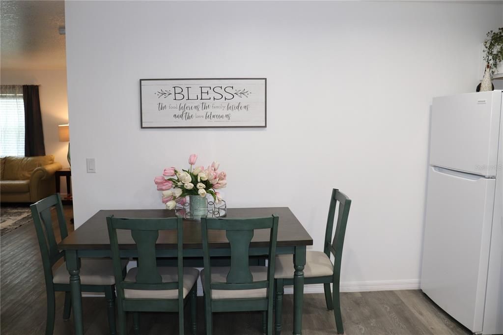 待售: $229,000 (4 贝兹, 2 浴室, 1411 平方英尺)