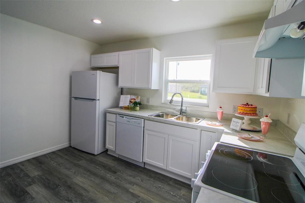 待售: $229,000 (4 贝兹, 2 浴室, 1411 平方英尺)