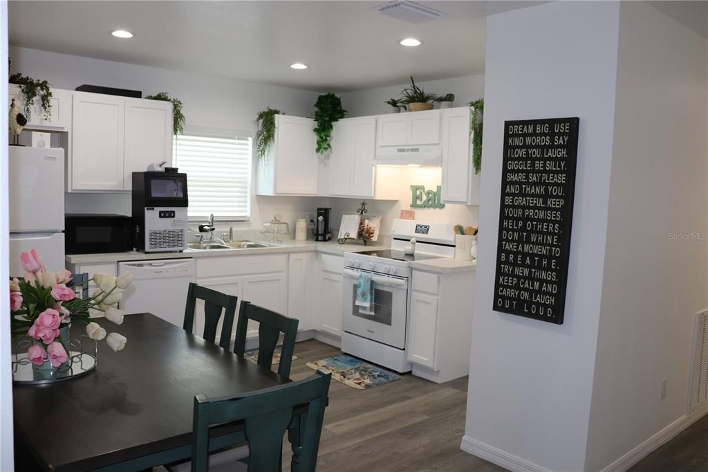 待售: $229,000 (4 贝兹, 2 浴室, 1411 平方英尺)