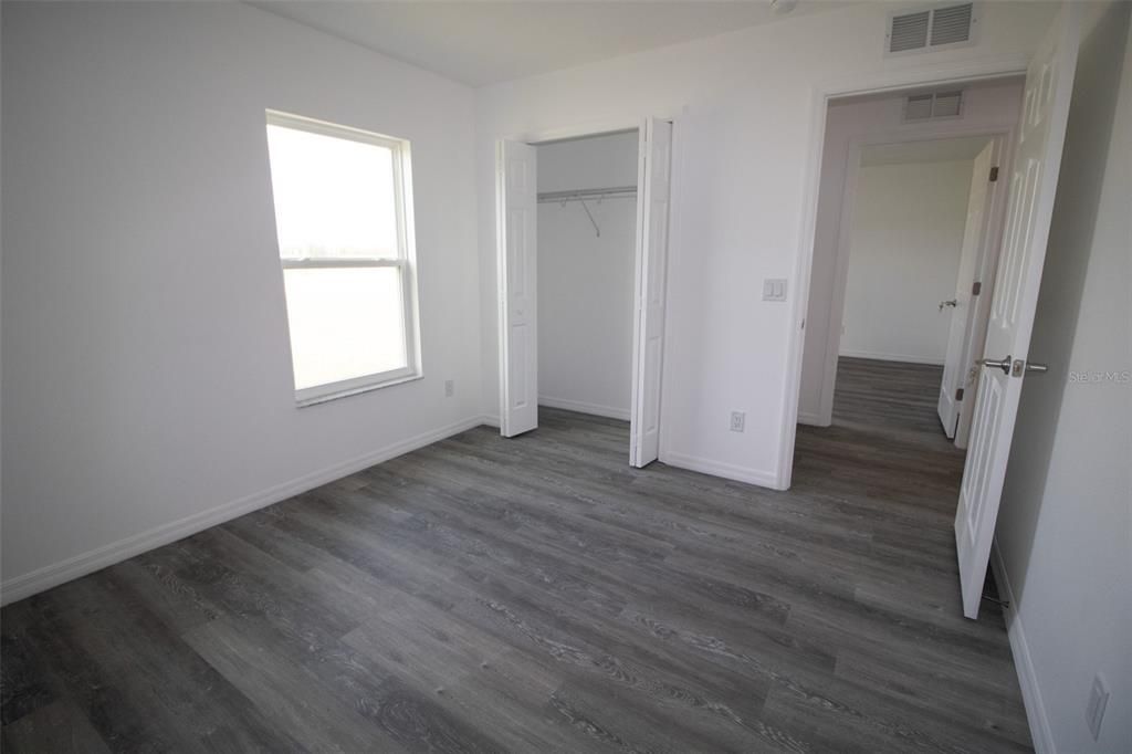 待售: $229,000 (4 贝兹, 2 浴室, 1411 平方英尺)