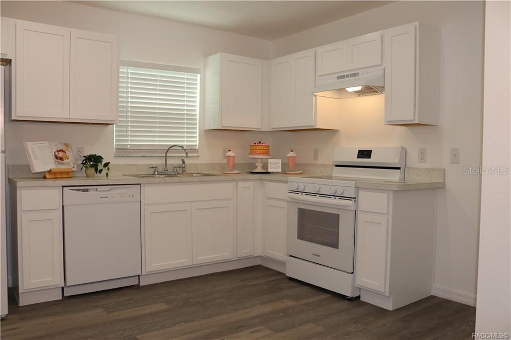 待售: $229,000 (4 贝兹, 2 浴室, 1411 平方英尺)