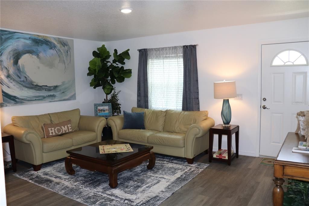 待售: $229,000 (4 贝兹, 2 浴室, 1411 平方英尺)