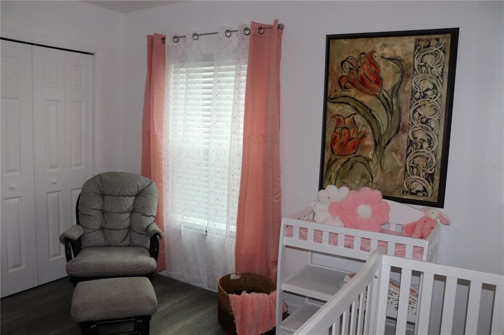 待售: $229,000 (4 贝兹, 2 浴室, 1411 平方英尺)