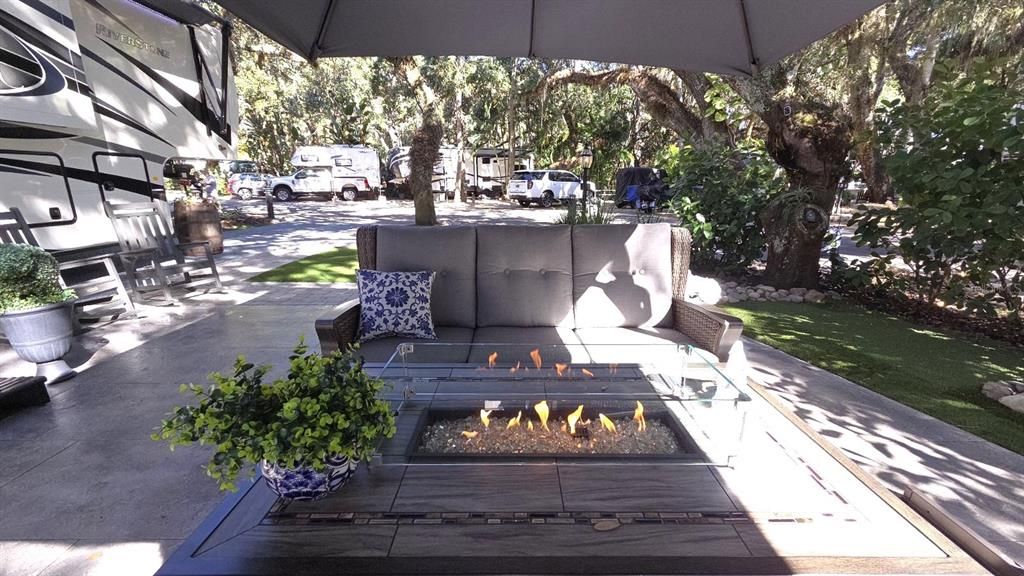 待售: $220,000 (0.09 acres)