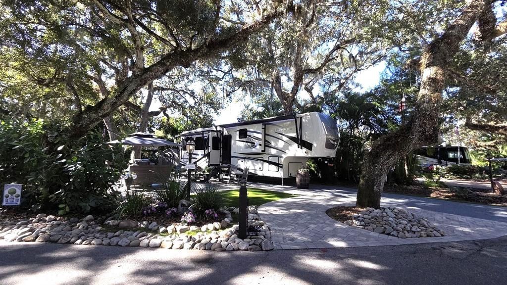 待售: $220,000 (0.09 acres)