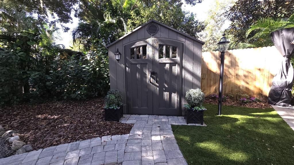 待售: $220,000 (0.09 acres)