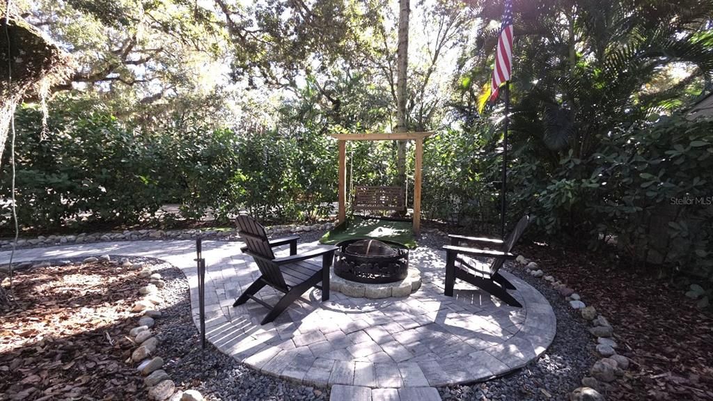 待售: $220,000 (0.09 acres)