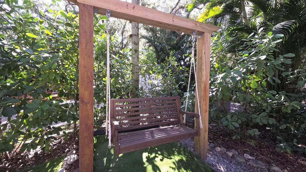 待售: $220,000 (0.09 acres)