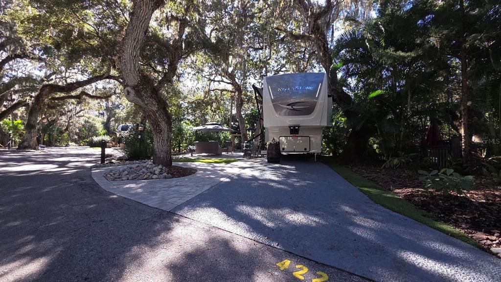 待售: $220,000 (0.09 acres)