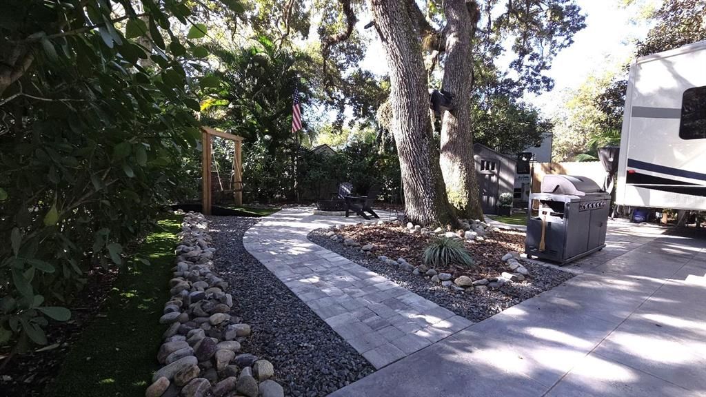 待售: $220,000 (0.09 acres)