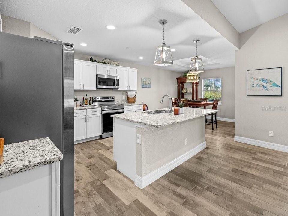 For Sale: $549,900 (3 beds, 2 baths, 1663 Square Feet)