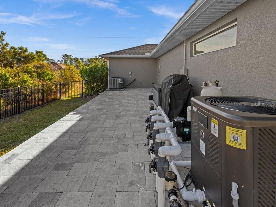 For Sale: $549,900 (3 beds, 2 baths, 1663 Square Feet)