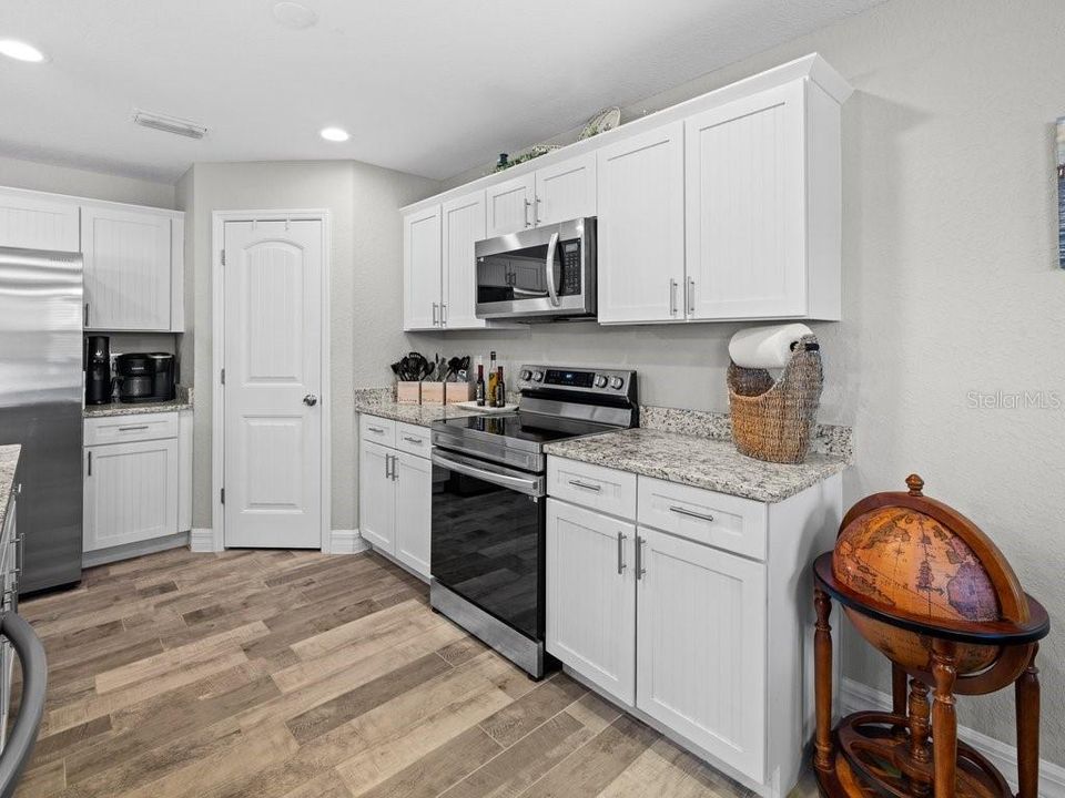 For Sale: $549,900 (3 beds, 2 baths, 1663 Square Feet)