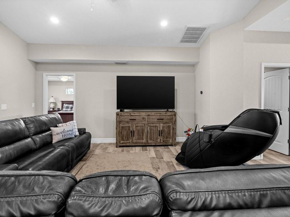 For Sale: $549,900 (3 beds, 2 baths, 1663 Square Feet)