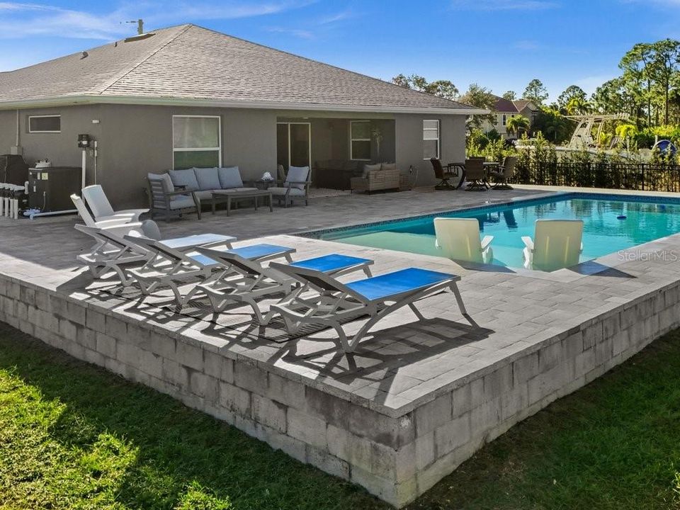 For Sale: $549,900 (3 beds, 2 baths, 1663 Square Feet)