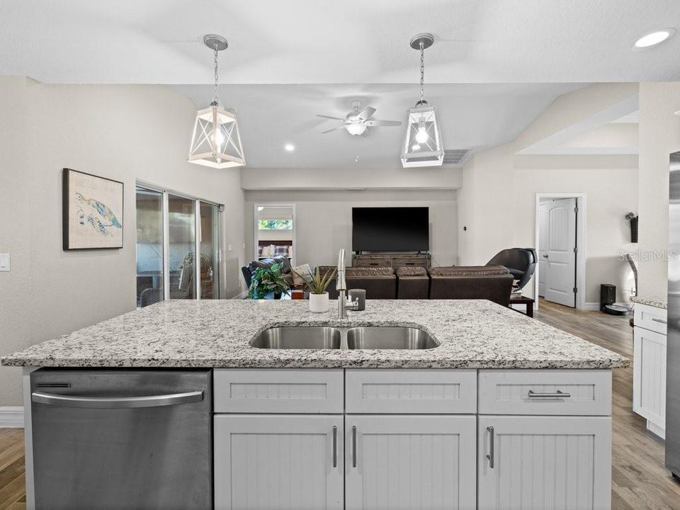 For Sale: $549,900 (3 beds, 2 baths, 1663 Square Feet)