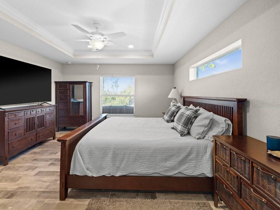 For Sale: $549,900 (3 beds, 2 baths, 1663 Square Feet)