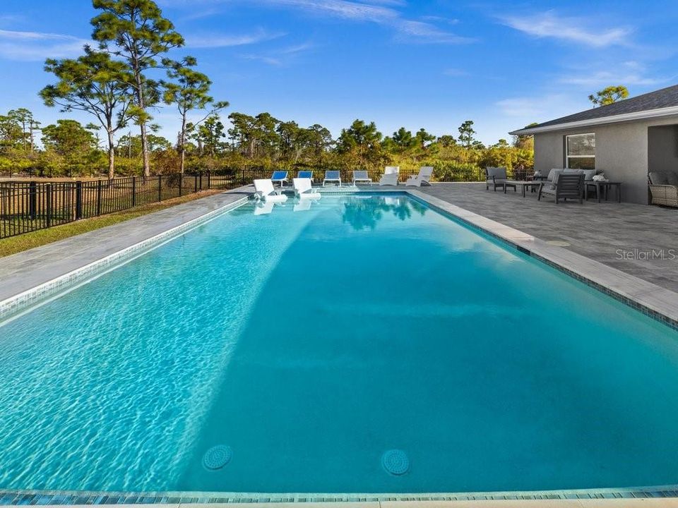 For Sale: $549,900 (3 beds, 2 baths, 1663 Square Feet)