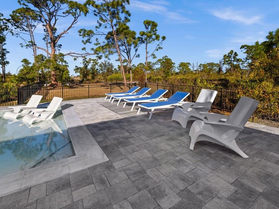 For Sale: $549,900 (3 beds, 2 baths, 1663 Square Feet)