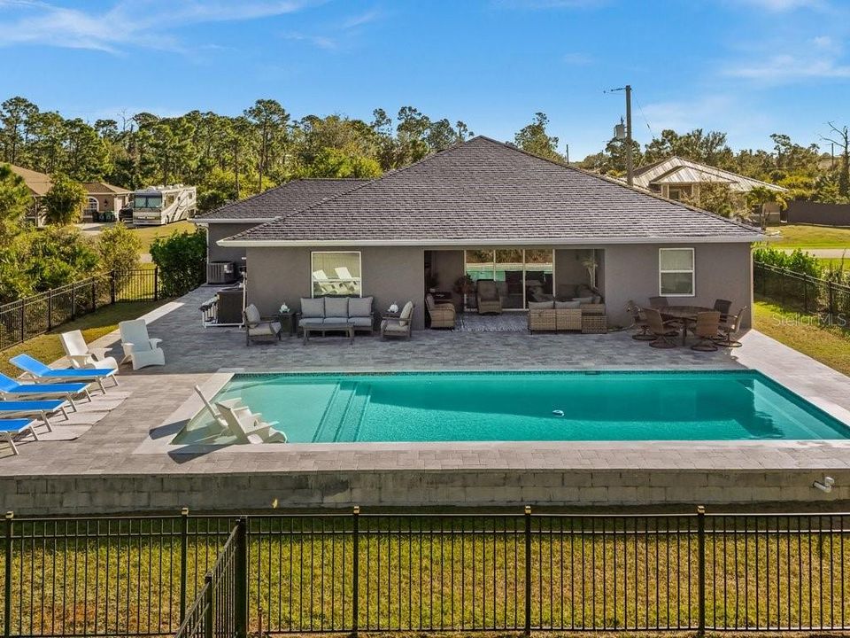 For Sale: $549,900 (3 beds, 2 baths, 1663 Square Feet)