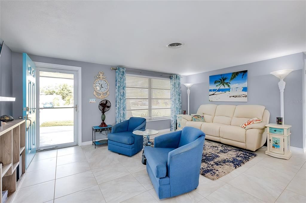 En Venta: $269,900 (2 camas, 2 baños, 1057 Pies cuadrados)