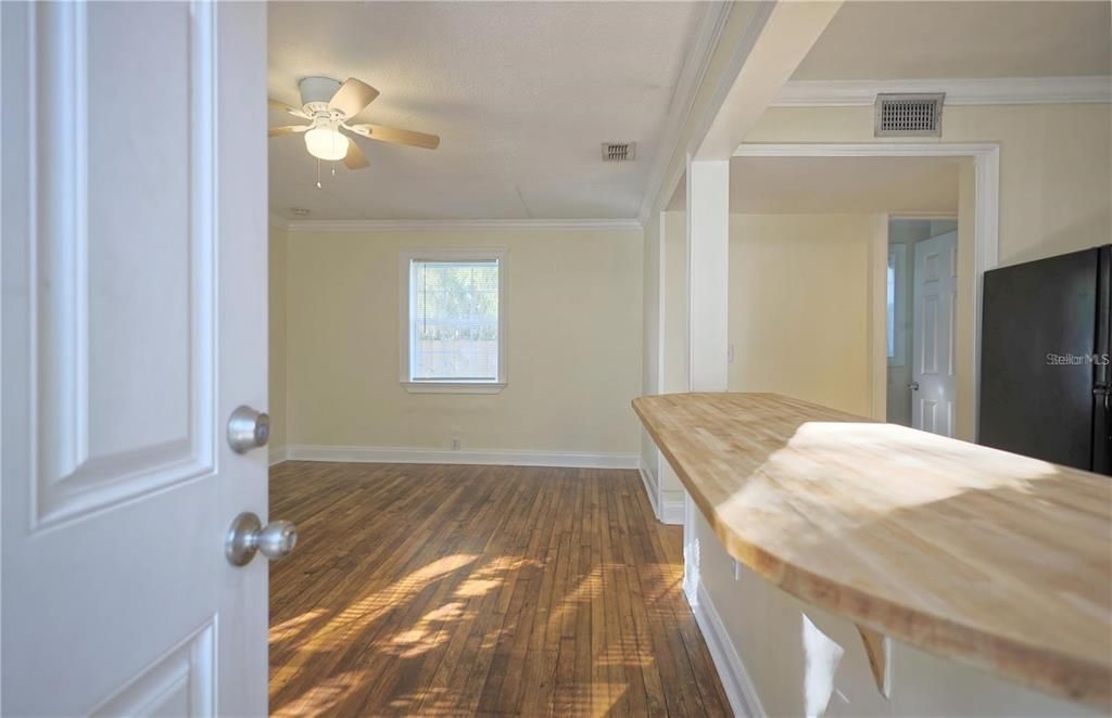 For Rent: $1,650 (1 beds, 1 baths, 640 Square Feet)