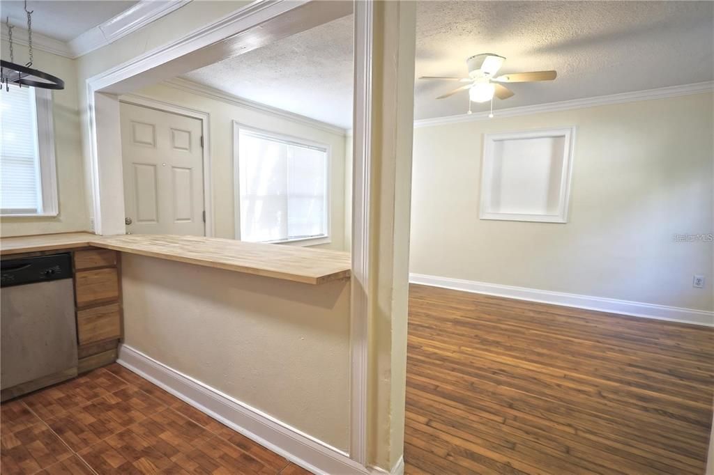 For Rent: $1,650 (1 beds, 1 baths, 640 Square Feet)