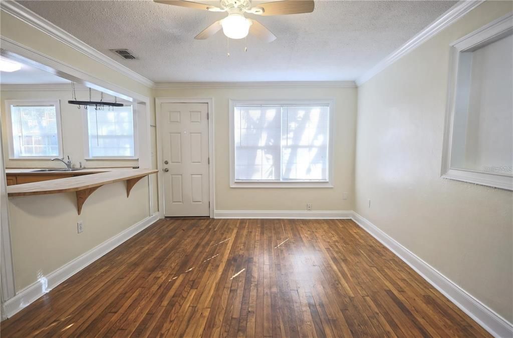 For Rent: $1,650 (1 beds, 1 baths, 640 Square Feet)