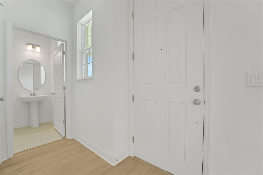 Activo con contrato: $699,900 (4 camas, 3 baños, 2807 Pies cuadrados)