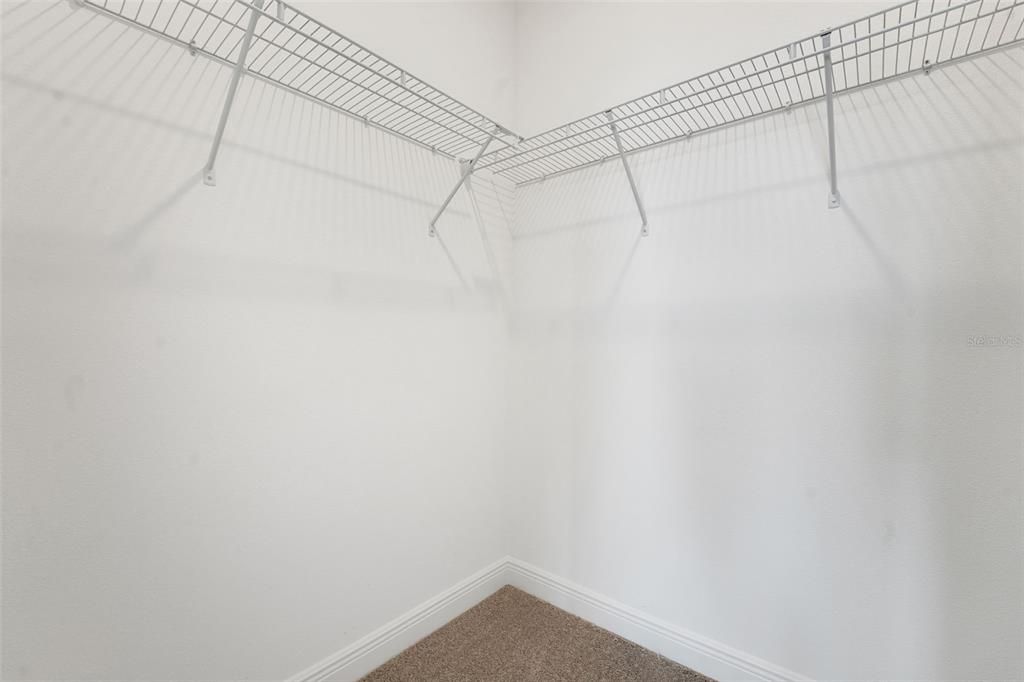 Activo con contrato: $699,900 (4 camas, 3 baños, 2807 Pies cuadrados)